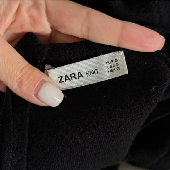 Zara Elegant Black Women’s Thick Knit Top with Gold Ring Detail Small - Picture 7 of 8